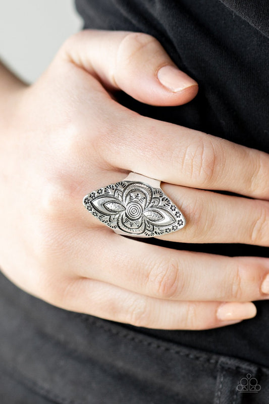 Tahiti Trek-silver-Paparazzi ring