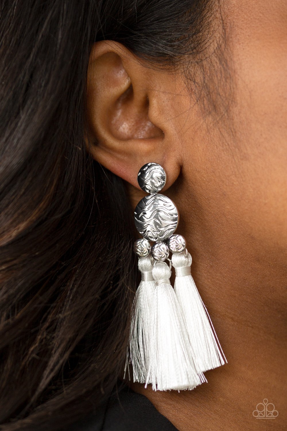 Taj Mahal Tourist - white - Paparazzi earrings