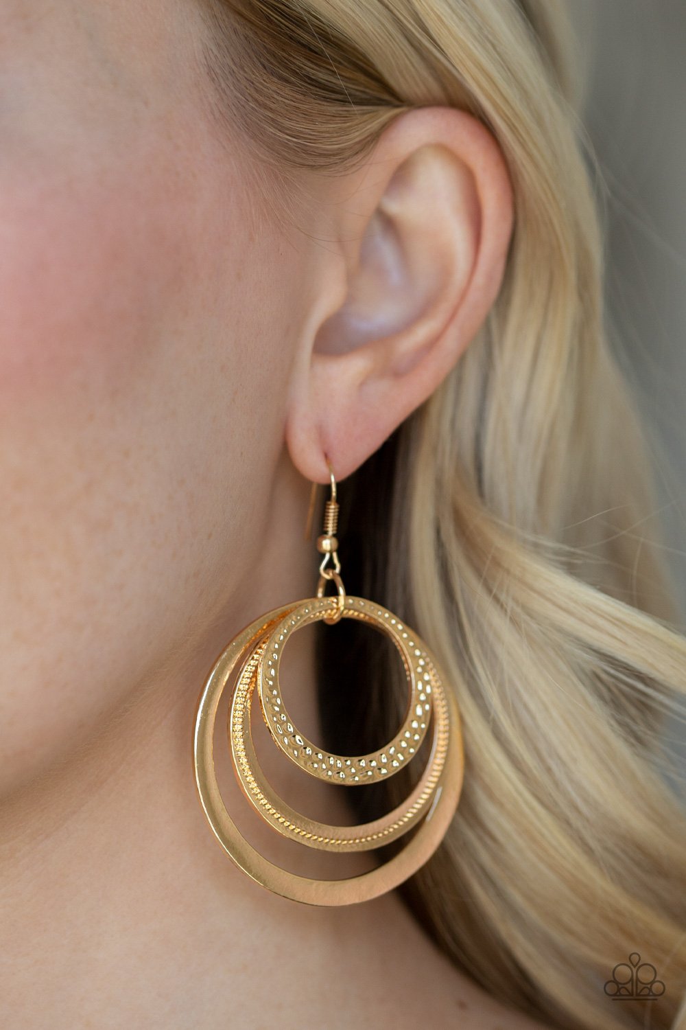 Tempting Texture - gold - Paparazzi earrings