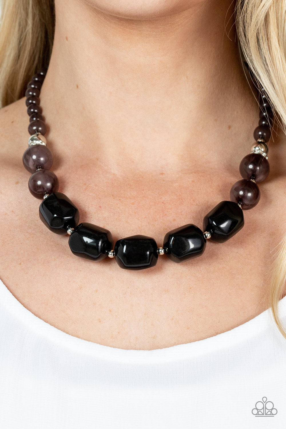 Ten Out of TENACIOUS - black - Paparazzi necklace