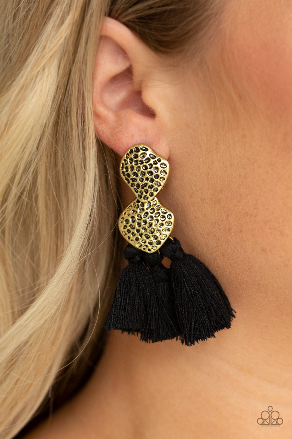 Tenacious Tassel - black - Paparazzi earrings