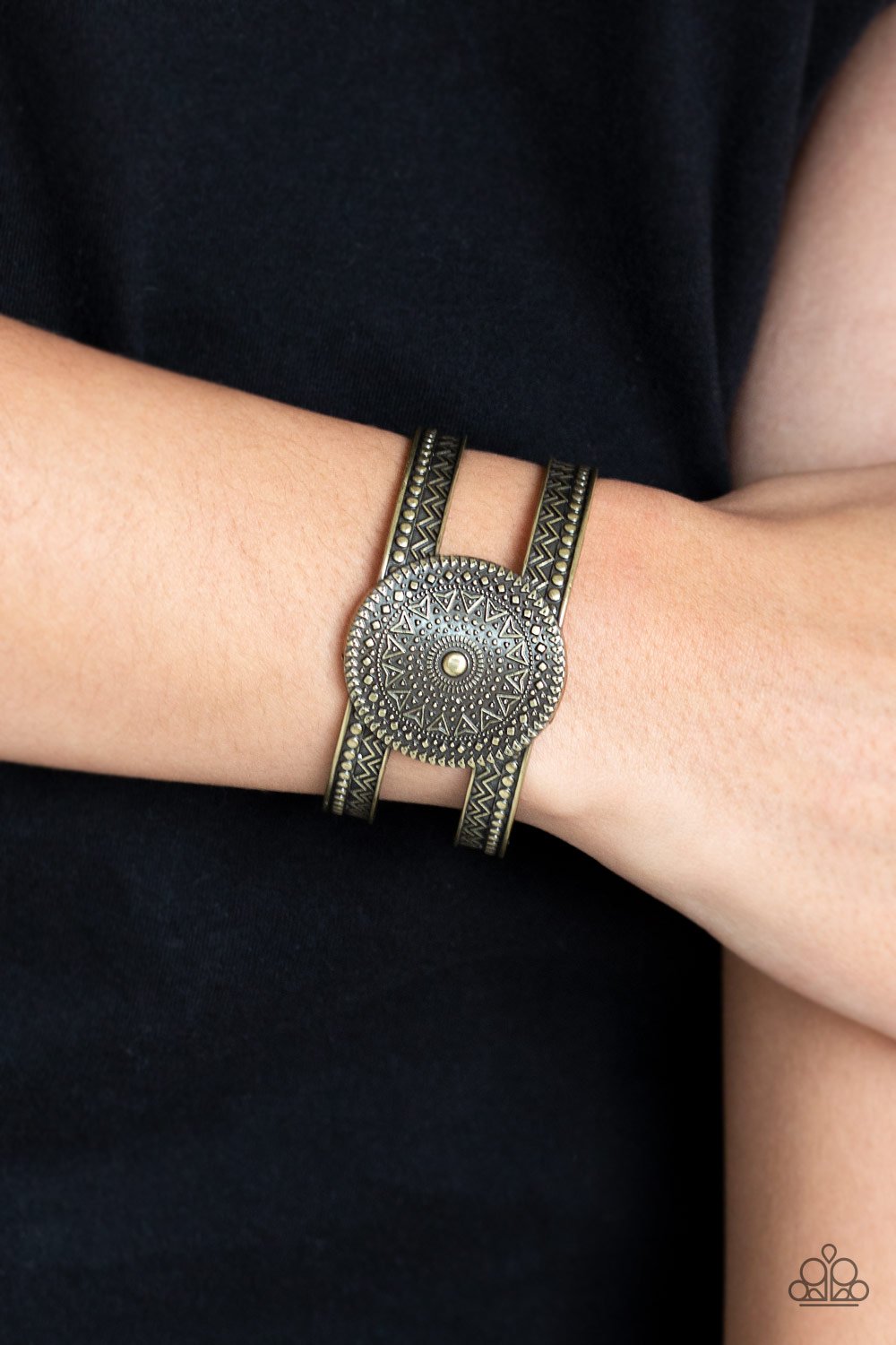 Texture Trade-brass-Paparazzi bracelet