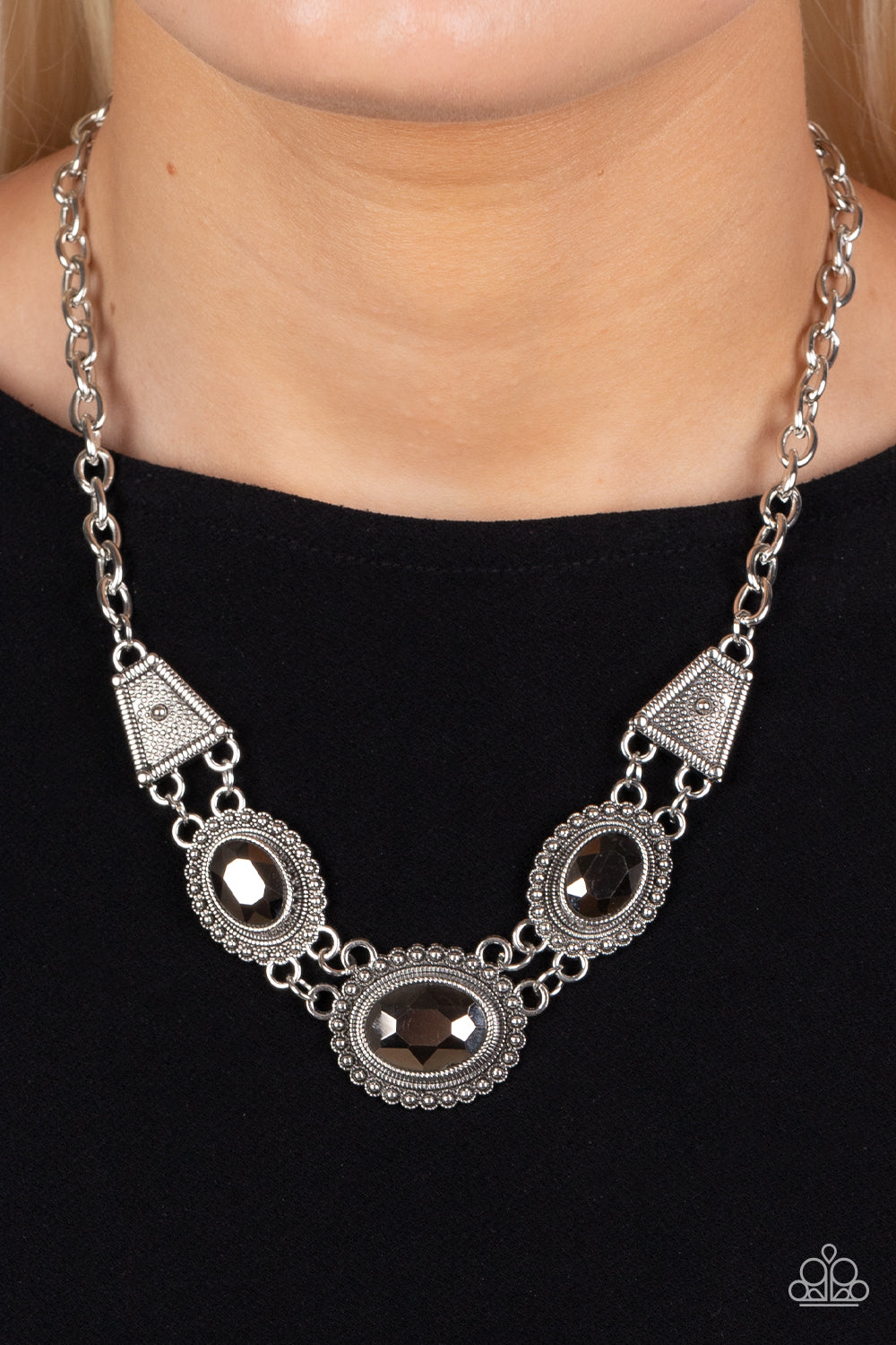 Textured TRAPEZOID - silver - Paparazzi necklace