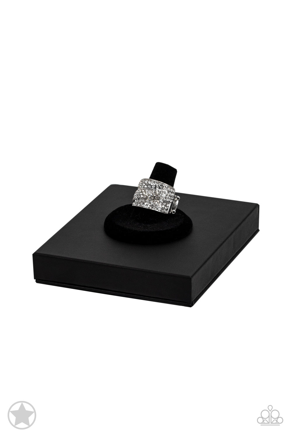 The Millionaires Club - white - Paparazzi ring