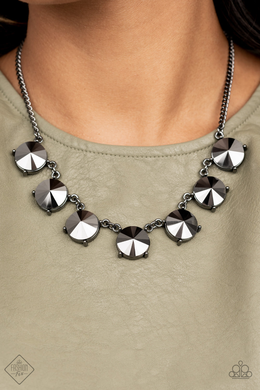 The SHOWCASE Must Go On - black - Paparazzi necklace