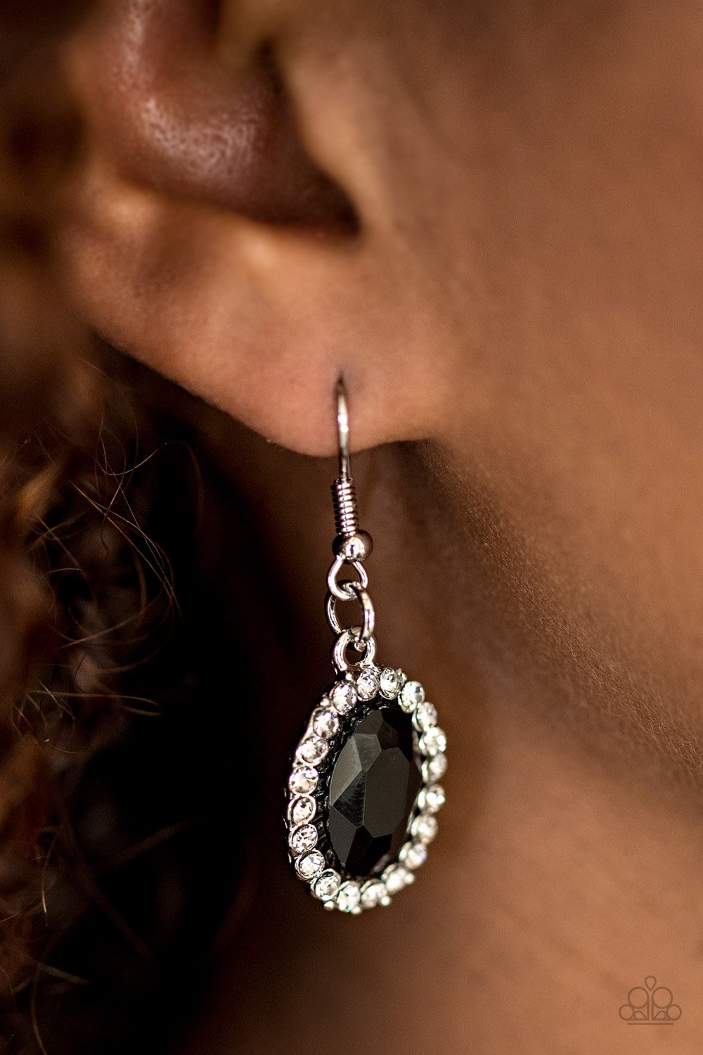 The FAME of the Game - black - Paparazzi earrings