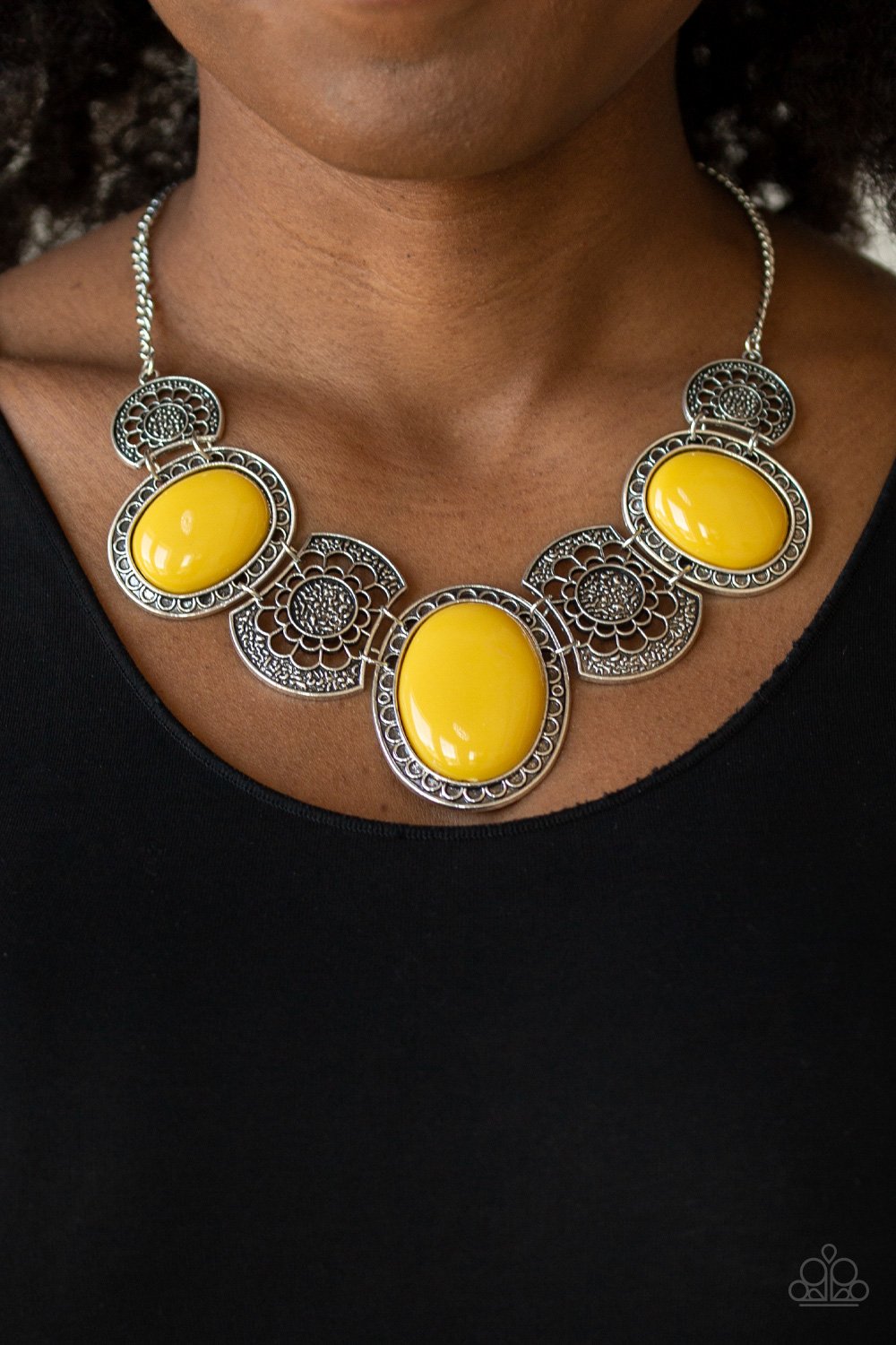 The MEDALLION-aire-yellow-Paparazzi necklace