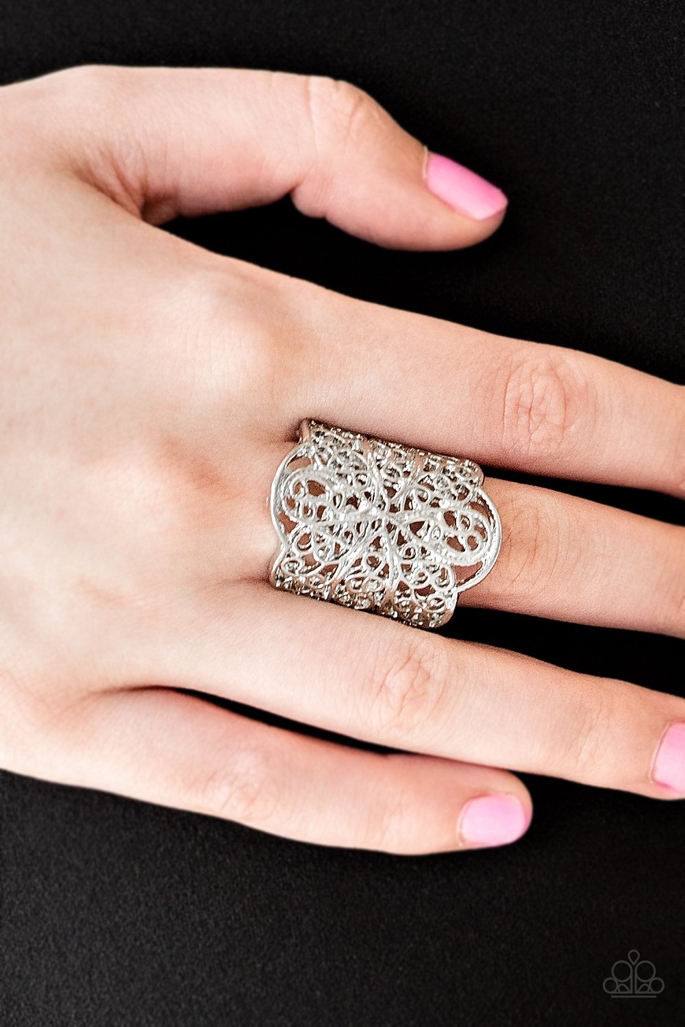 The Way You Make Me FRILL - silver - Paparazzi ring