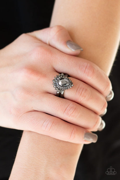 Till QUEENDOM Come-black-Paparazzi ring