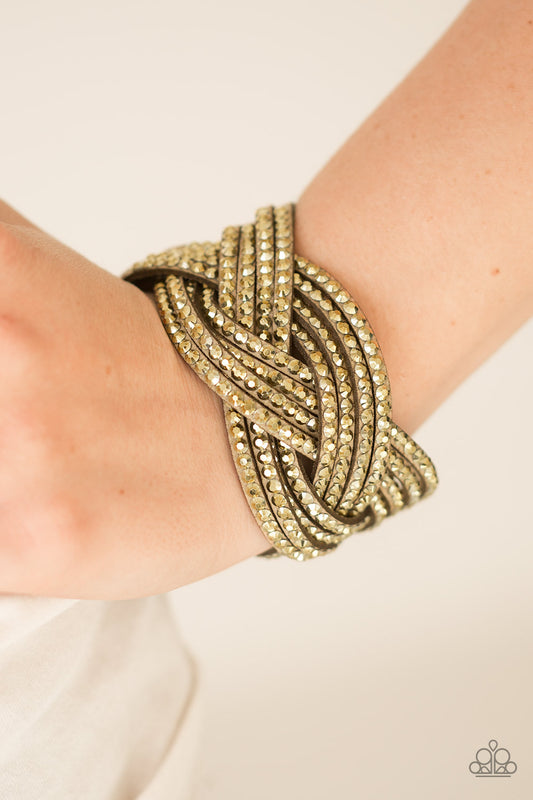 Top Class Chic - brass - Paparazzi bracelet