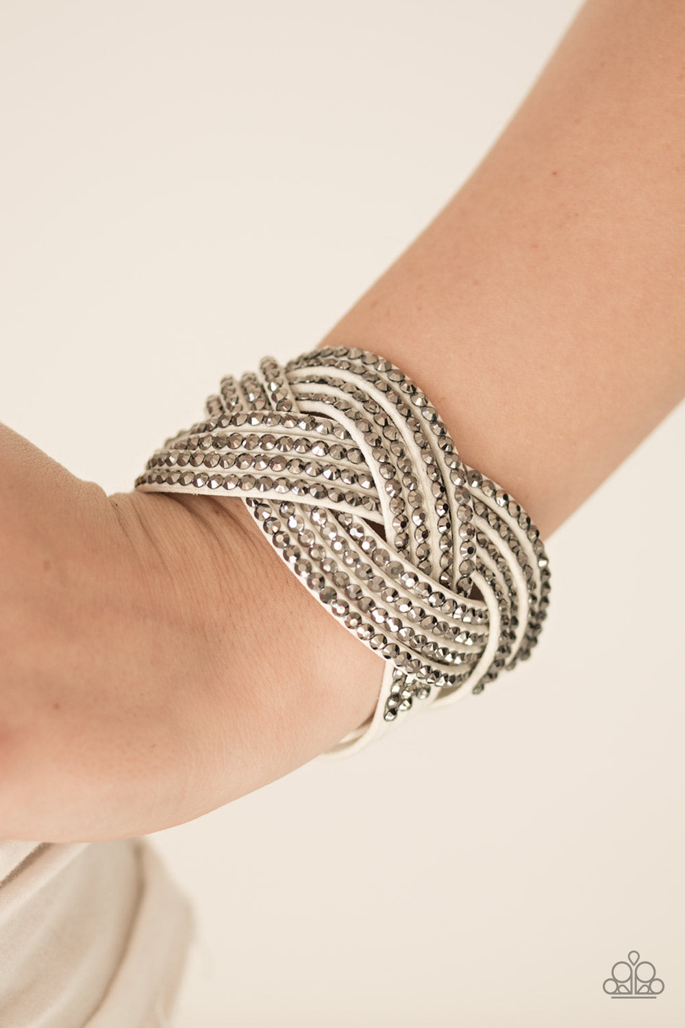 Top Class Chic - white - Paparazzi bracelet