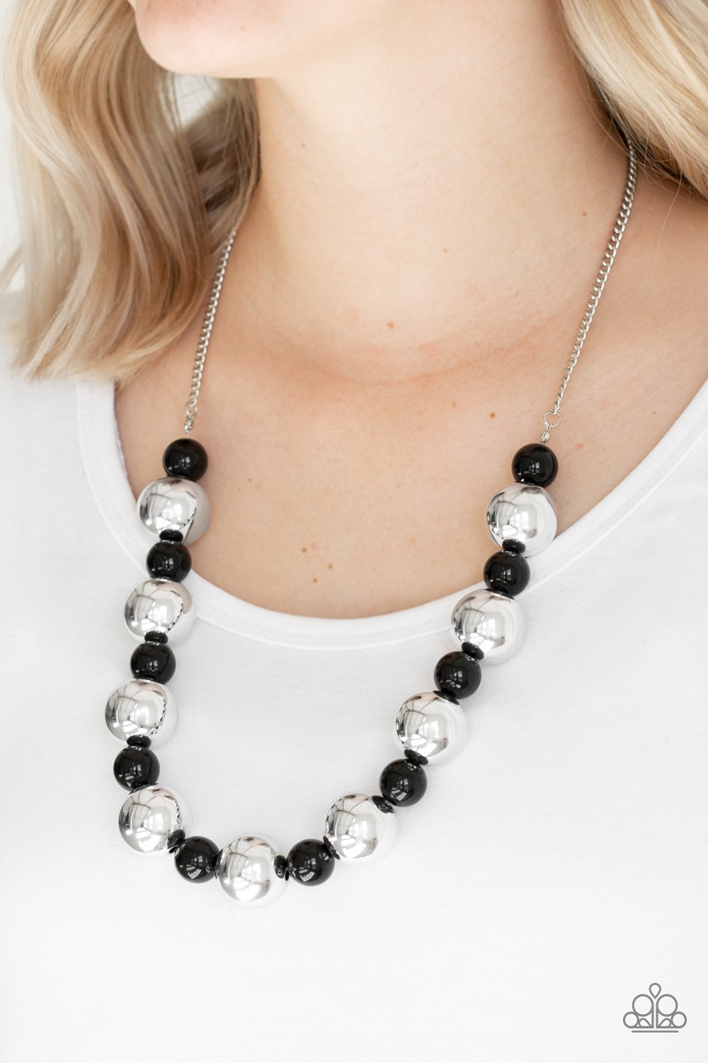 Top Pop - black - Paparazzi necklace