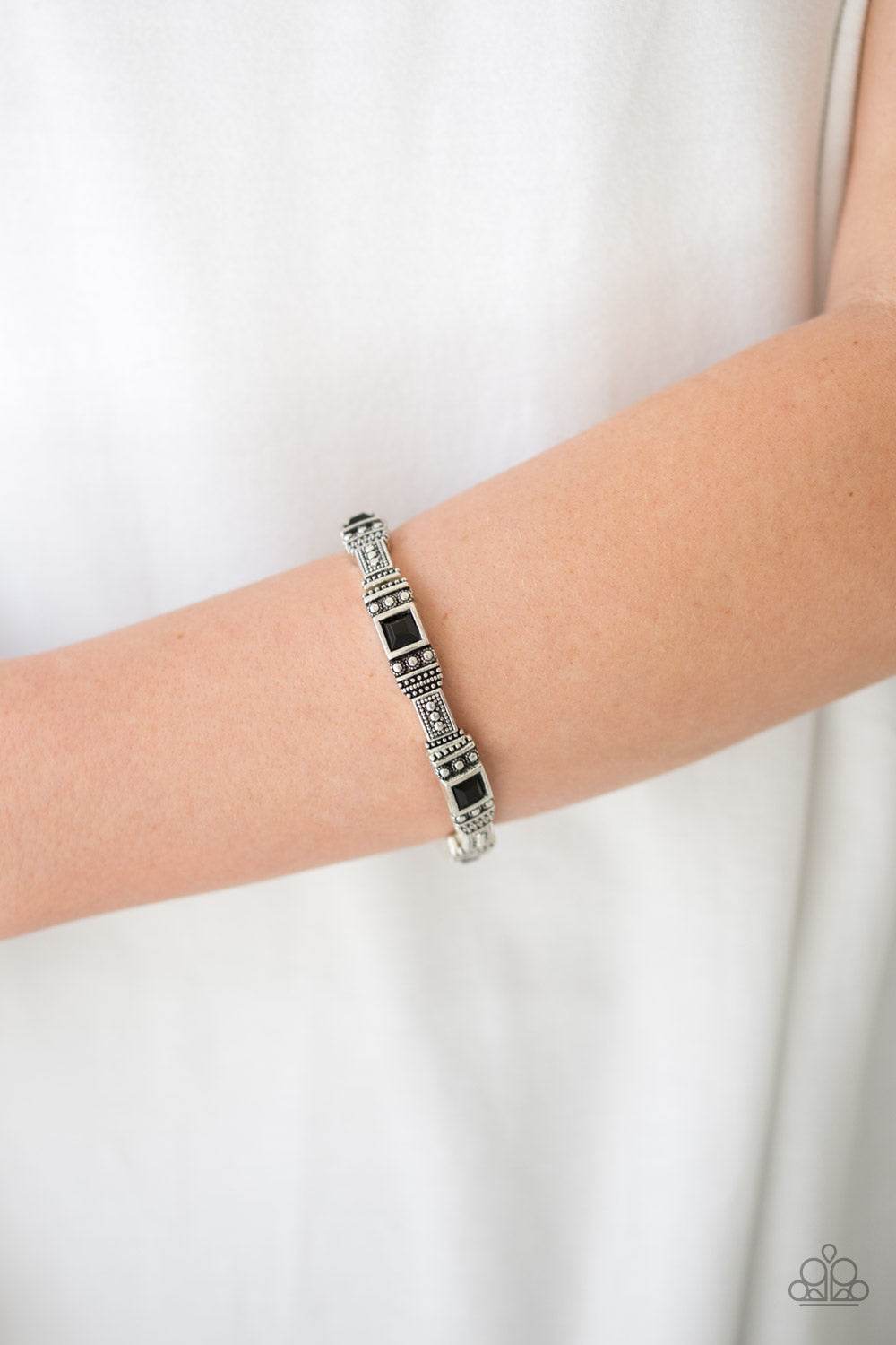 Totally Traveler - black - Paparazzi bracelet