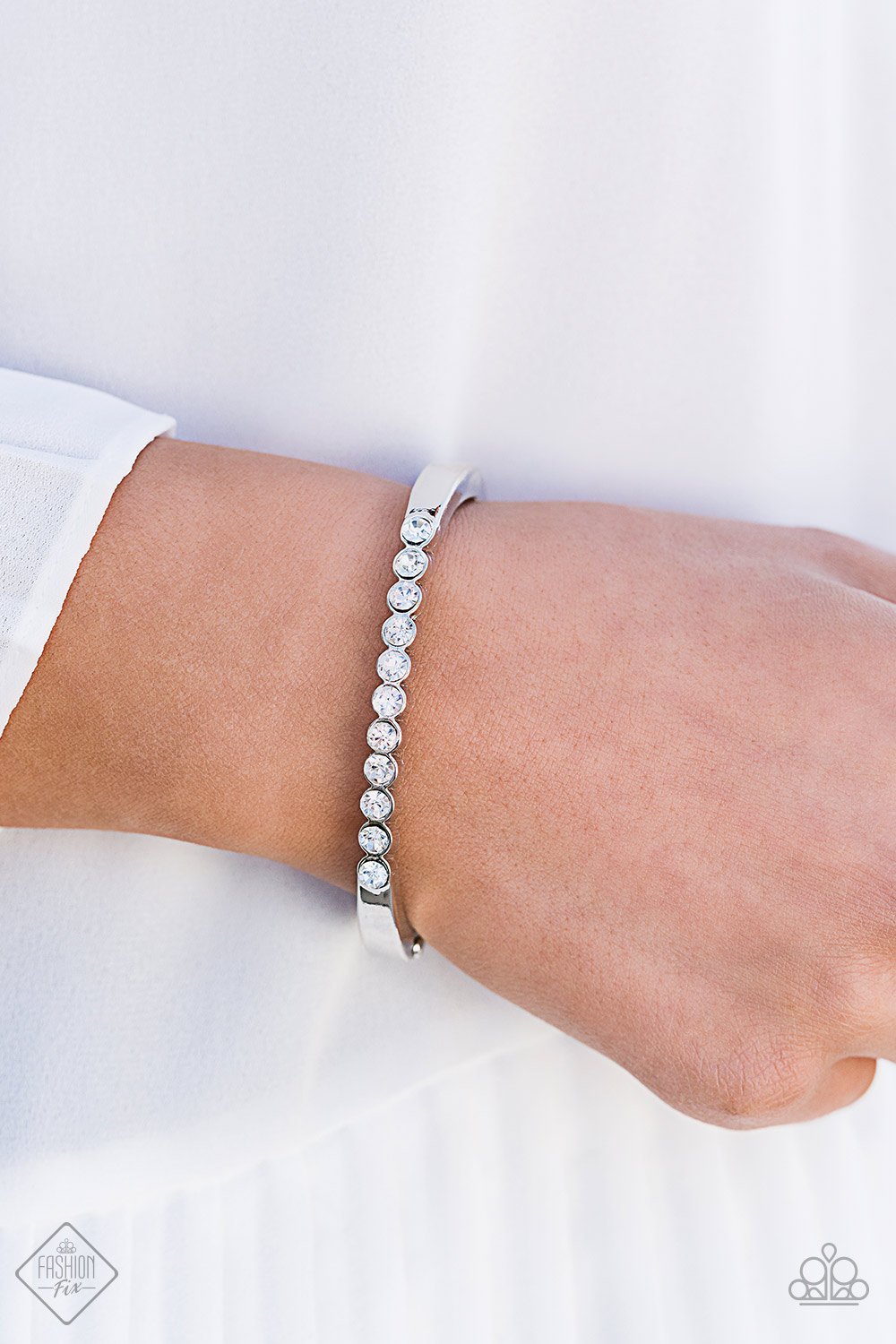 Totally Trillionaire - white - Paparazzi bracelet