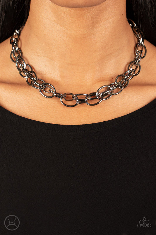 Tough Crowd - black - Paparazzi necklace