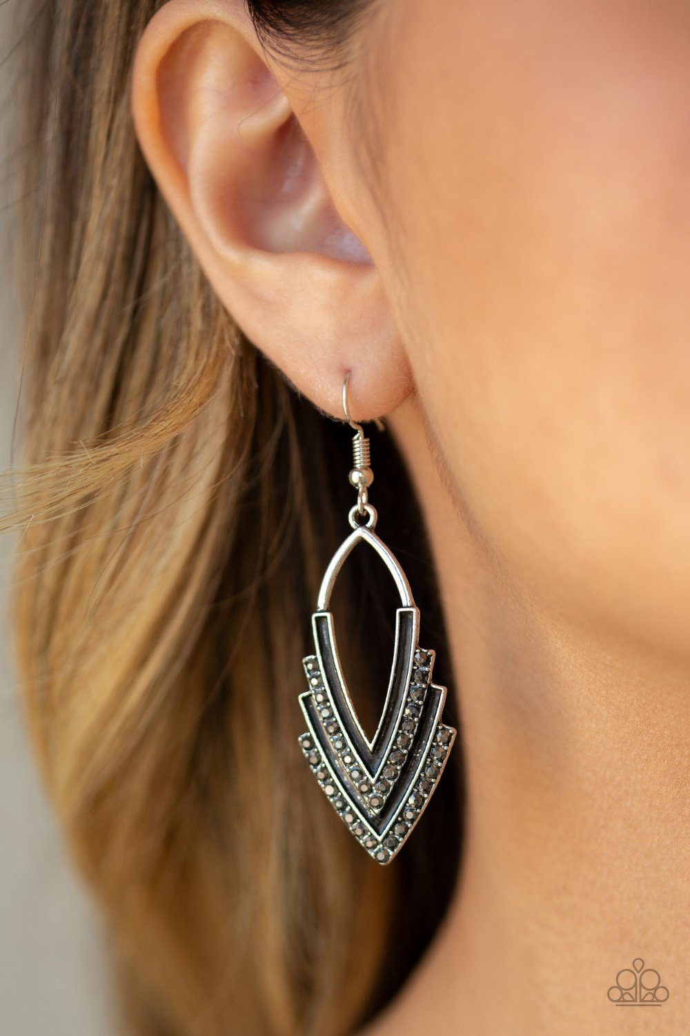 Tour De Fource - silver - Paparazzi earrings