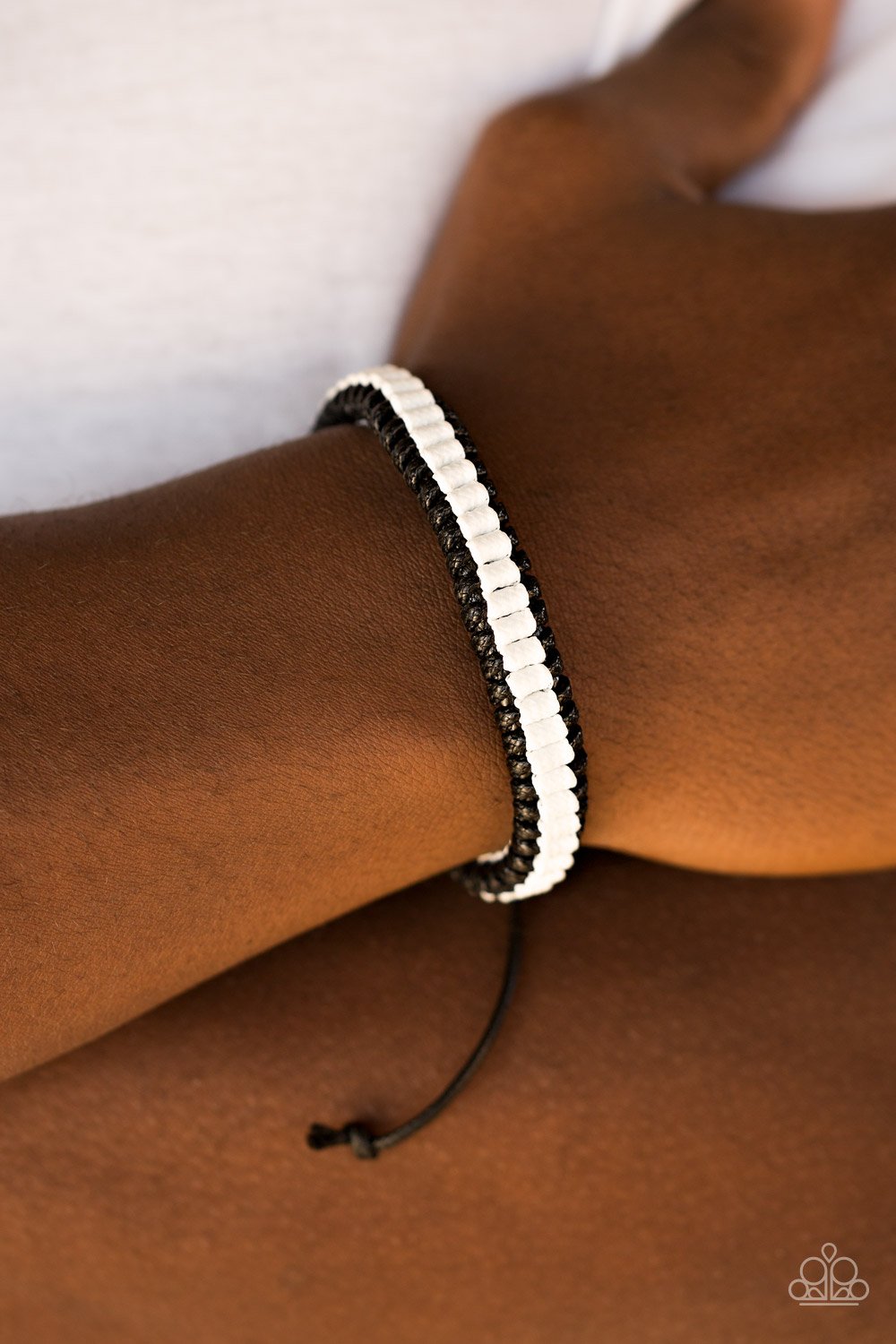 Trail Tracker - white - Paparazzi bracelet
