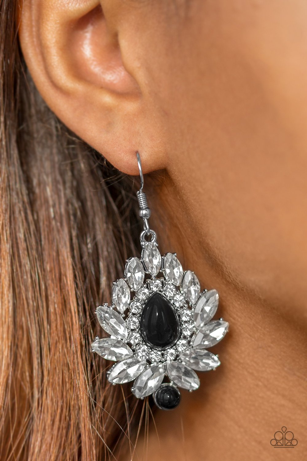 Trophy Trove - black - Paparazzi earrings
