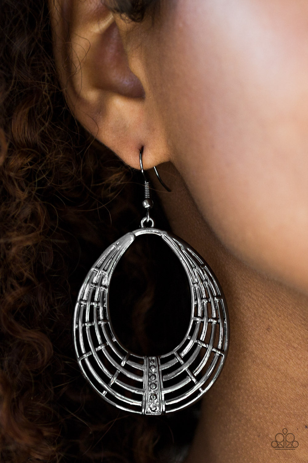 Tundra Texture - black - Paparazzi earrings
