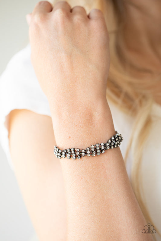 Twists and Turns - black - Paparazzi bracelet