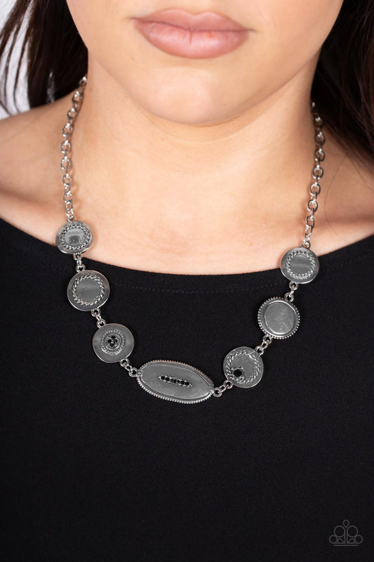 Uniquely Unconventional - black - Paparazzi necklace