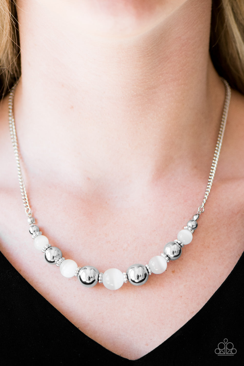 Upper Glass - white - Paparazzi necklace