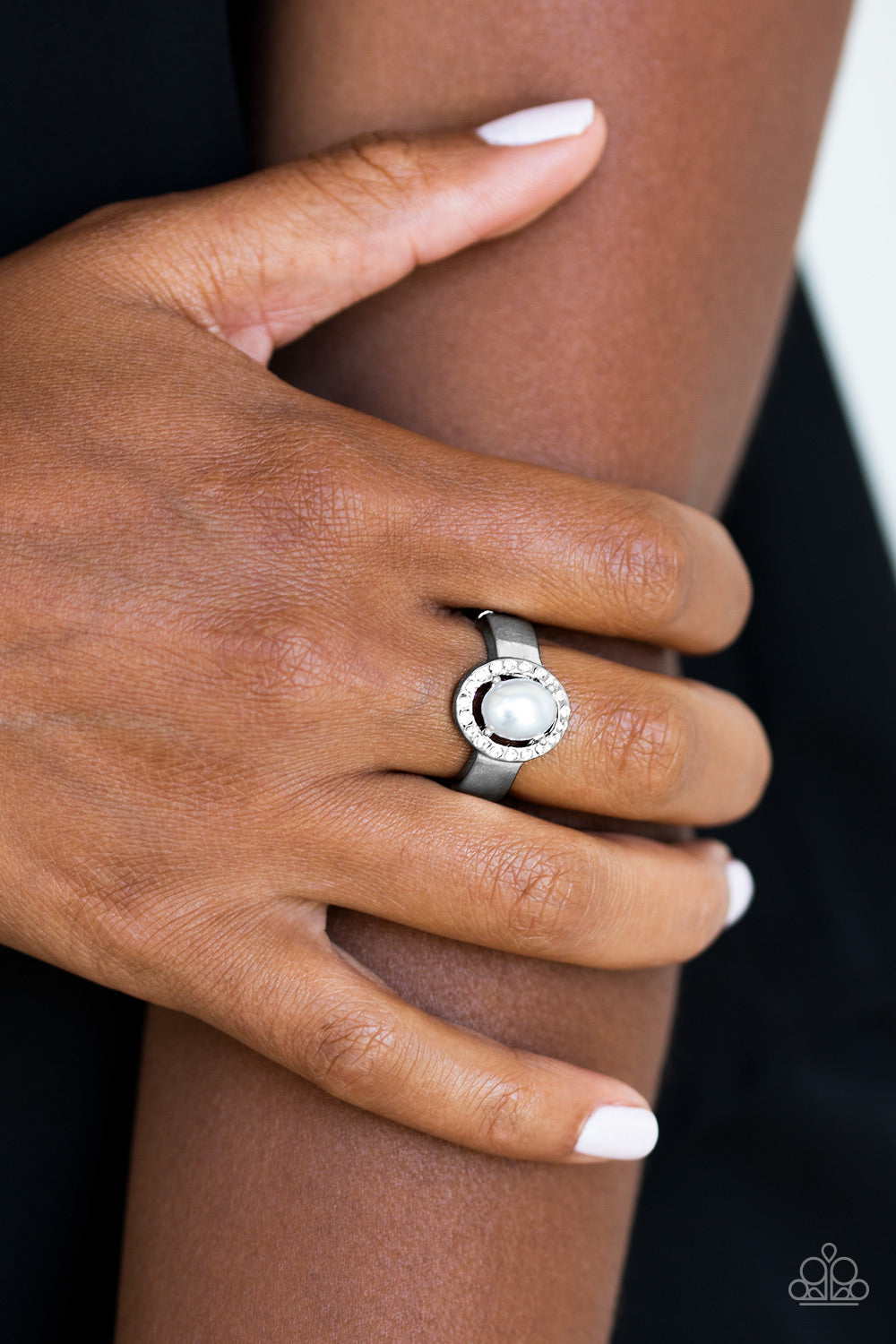 Upper Uptown - silver - Paparazzi ring