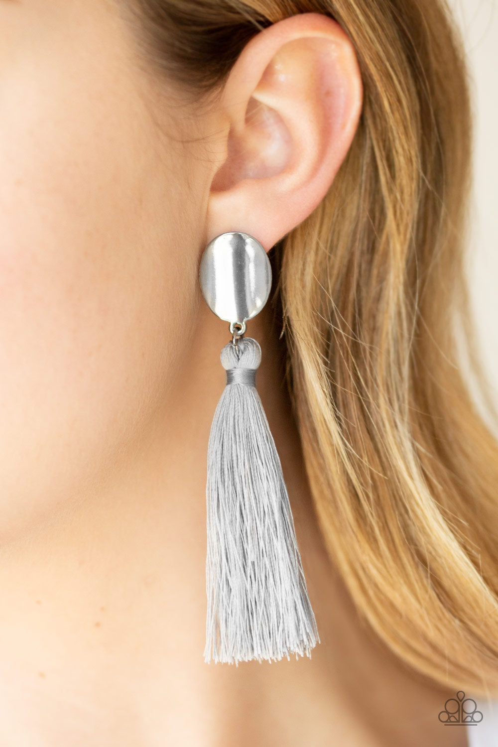 Va Va Plume - silver - Paparazzi earrings