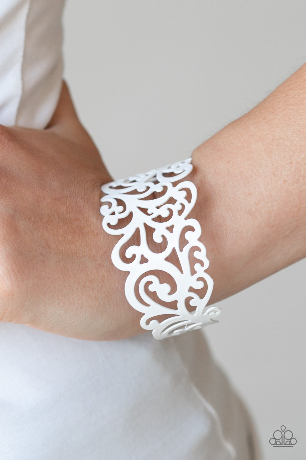 VINE and Dash-white-Paparazzi bracelet