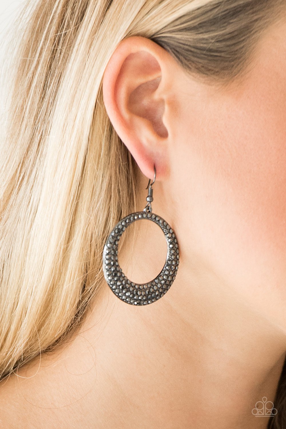 Very Victorious - black - Paparazzi earrings