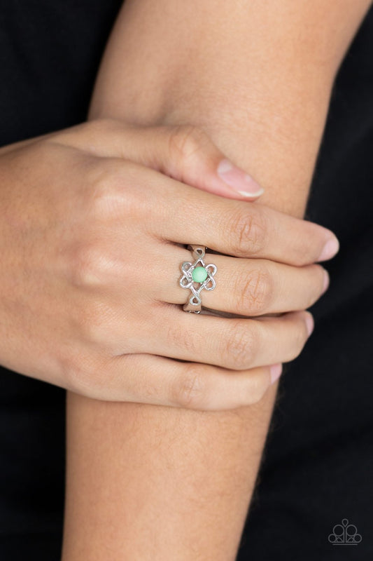 Vibrant Vibes - green - Paparazzi ring