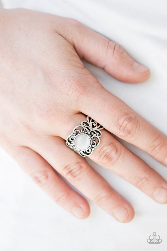 Vienna View - white - Paparazzi ring