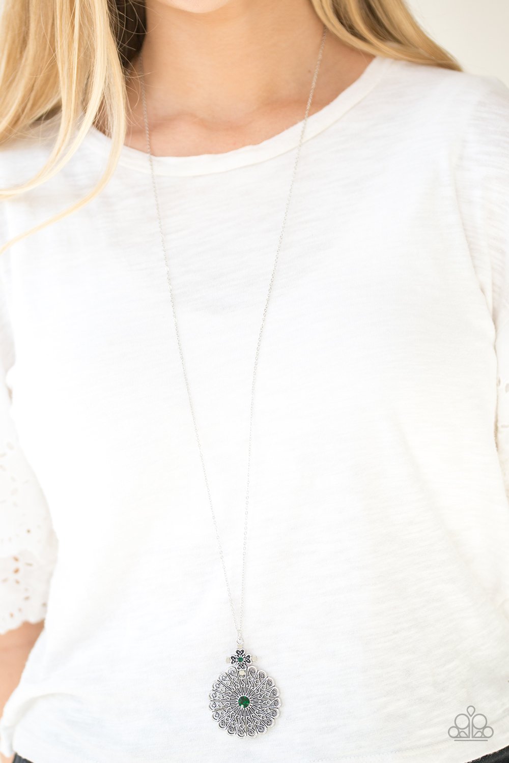 Walk on the Wildflower Side - green - Paparazzi necklace