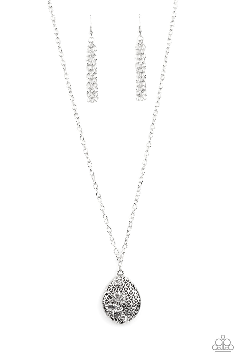 Wearable Wildflowers - silver - Paparazzi necklace – JewelryBlingThing