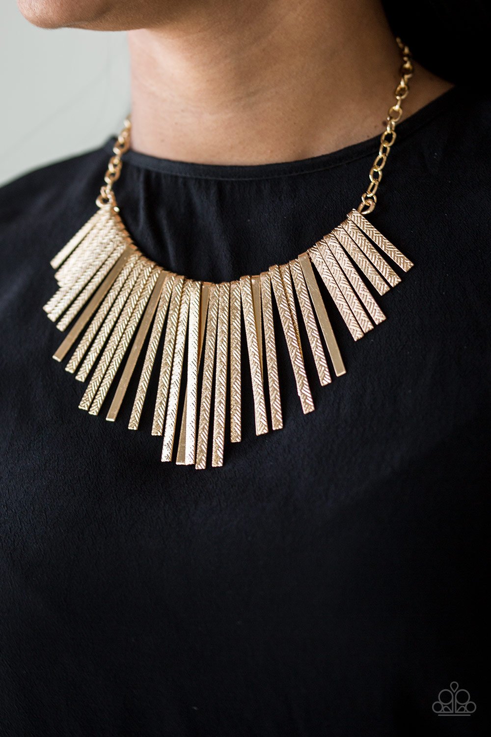 Welcome to the Pack - gold - Paparazzi necklace