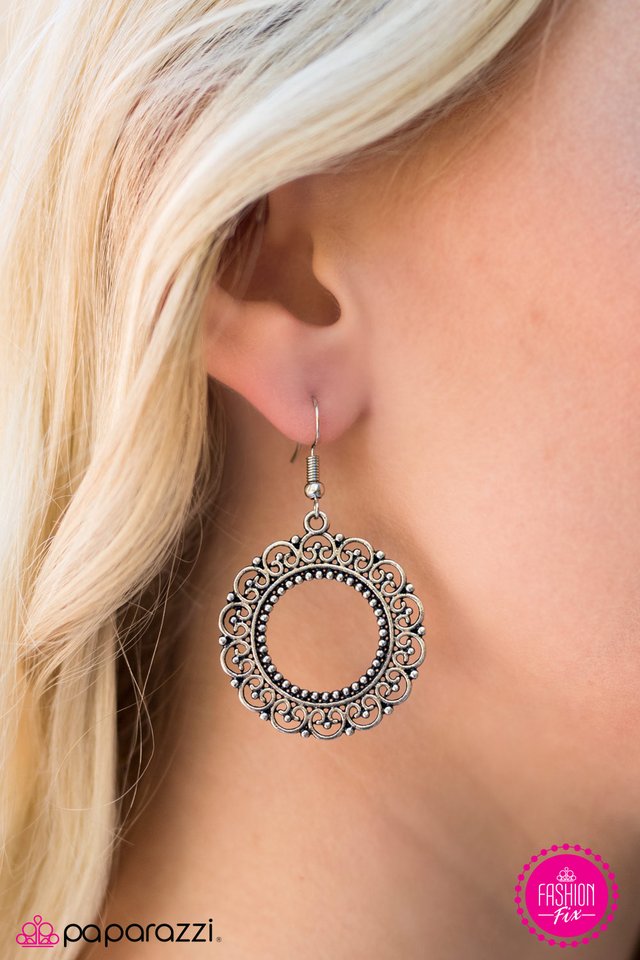 West Is Best - silver - Paparazzi earrings