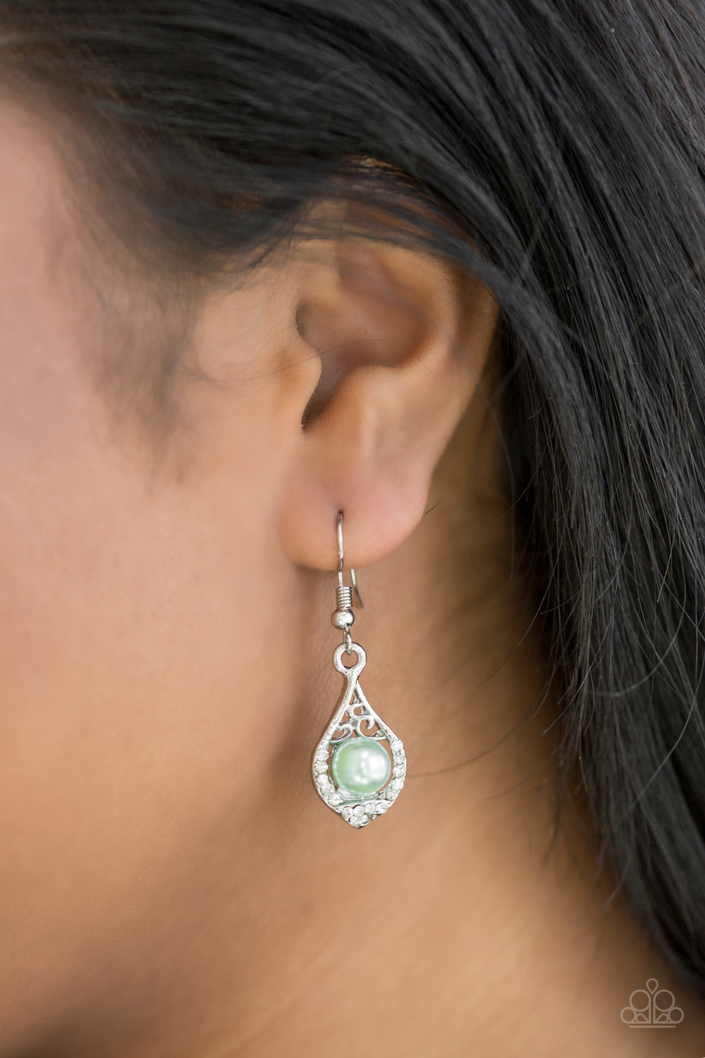 Westminster Waltz - green - Paparazzi earrings