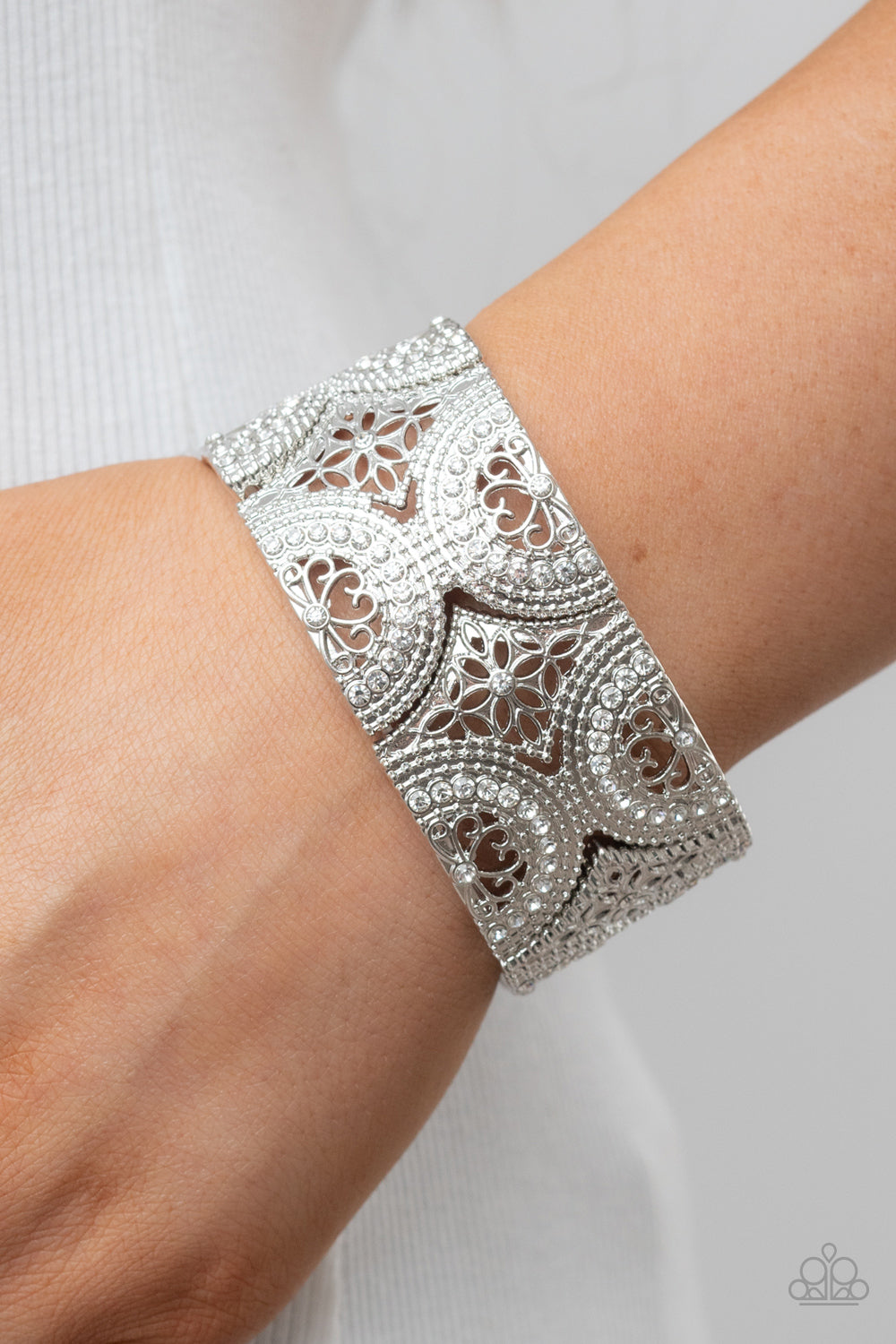 Wheeling and Dealing - white - Paparazzi bracelet