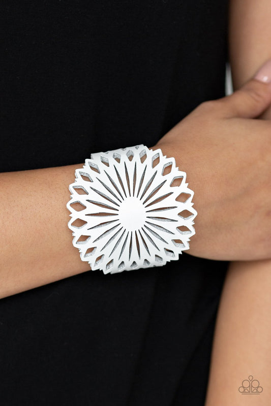 Wildflower Garden - white - Paparazzi bracelet 