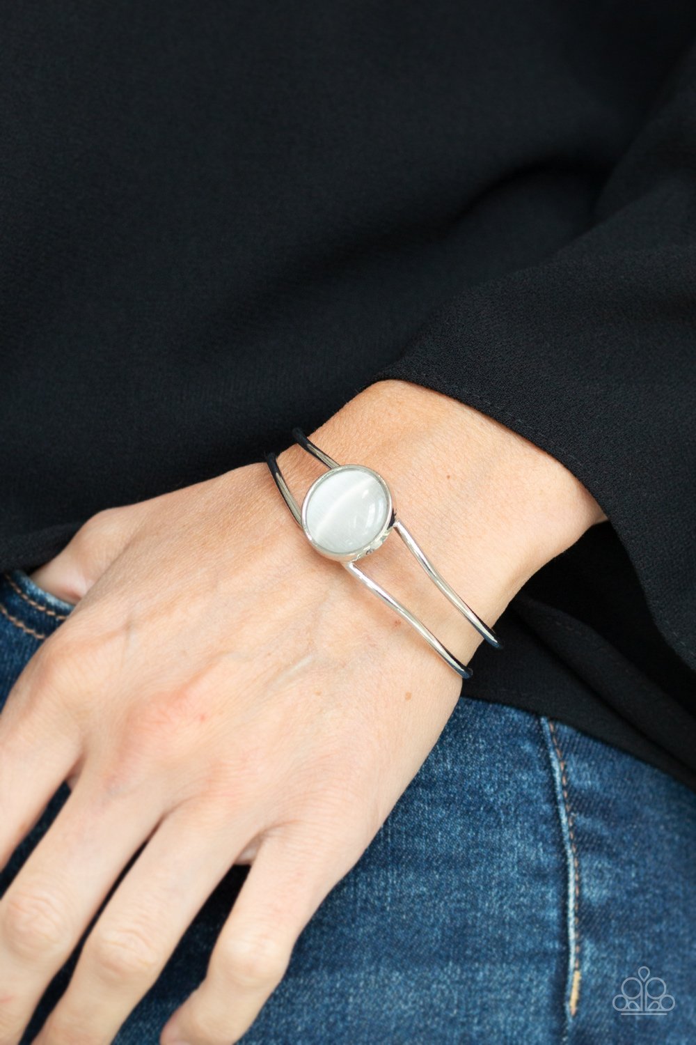 Winning Glow-white-Paparazzi bracelet