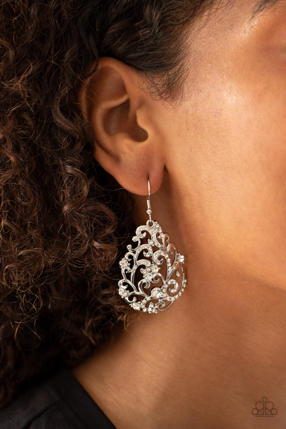 Winter Garden - white - Paparazzi earrings