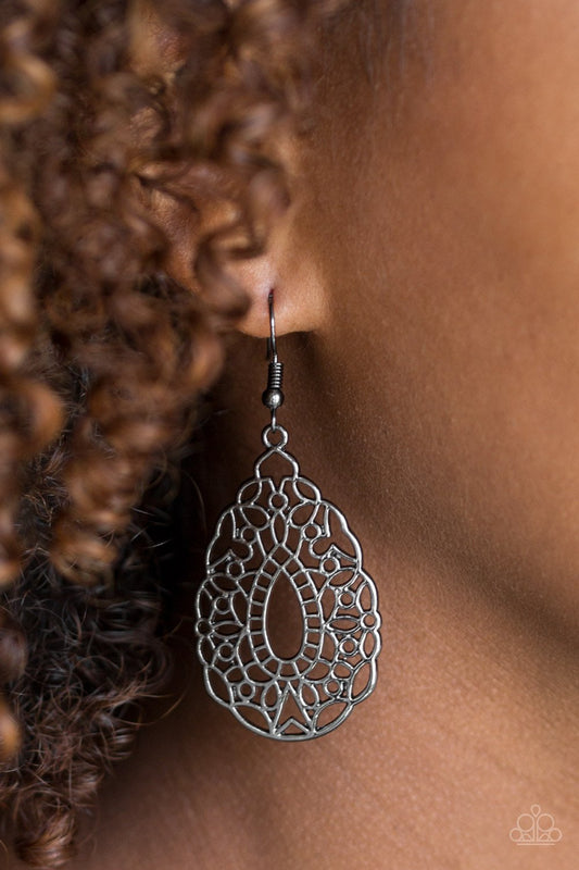 Wisteria Histeria - black - Paparazzi earrings