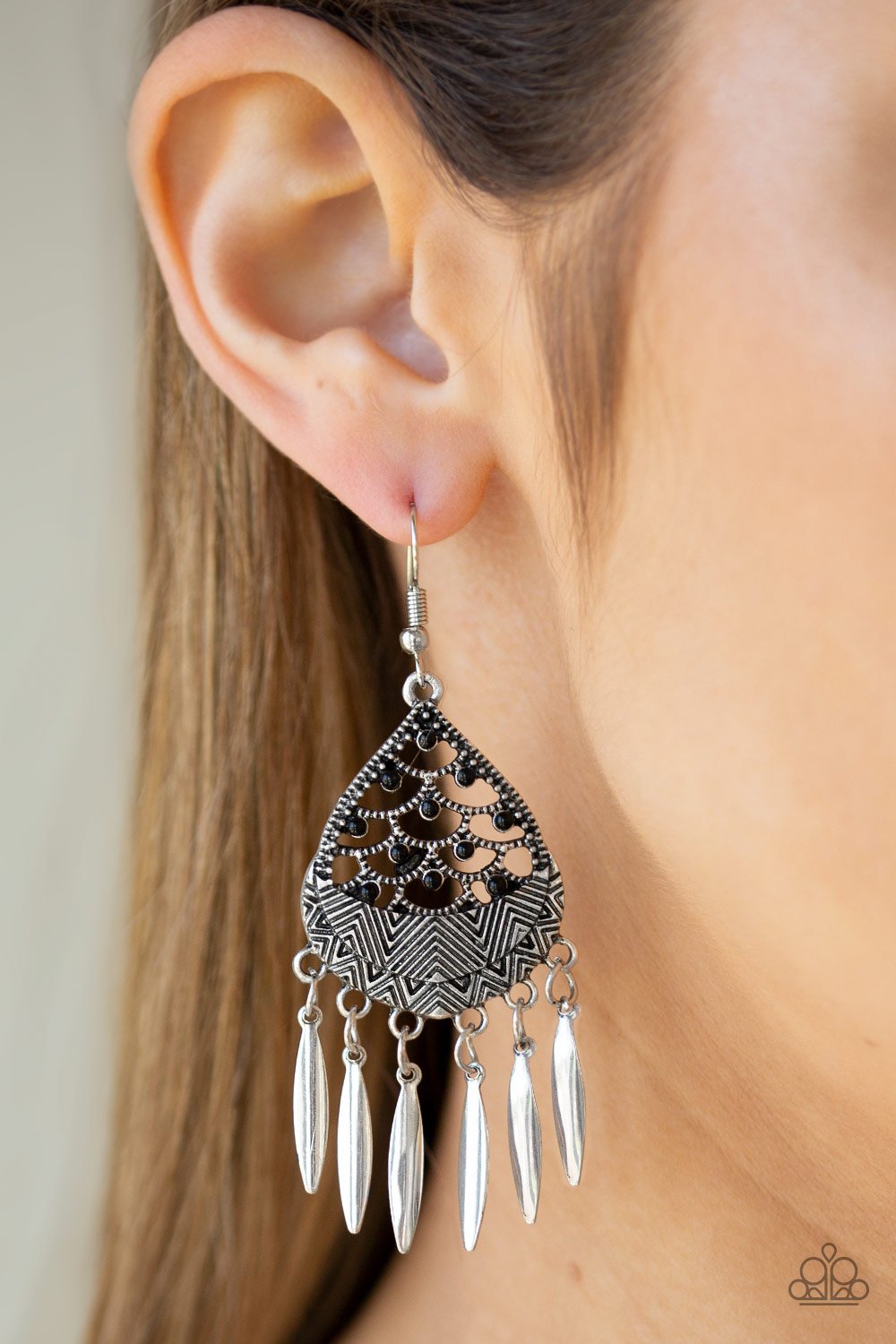 Wolf Den-black-Paparazzi earrings