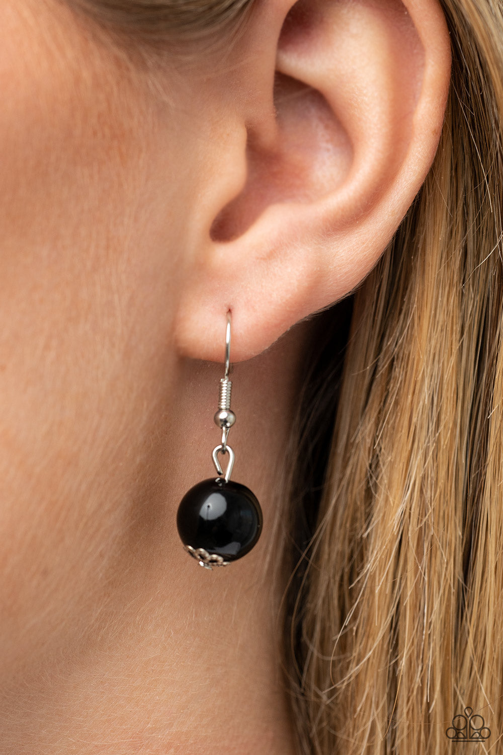 Yacht Catch - black - Paparazzi necklace