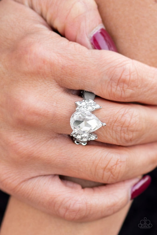 Yas Queen - white - Paparazzi ring