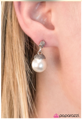 Girl with the Pearl - Paparazzi earrings